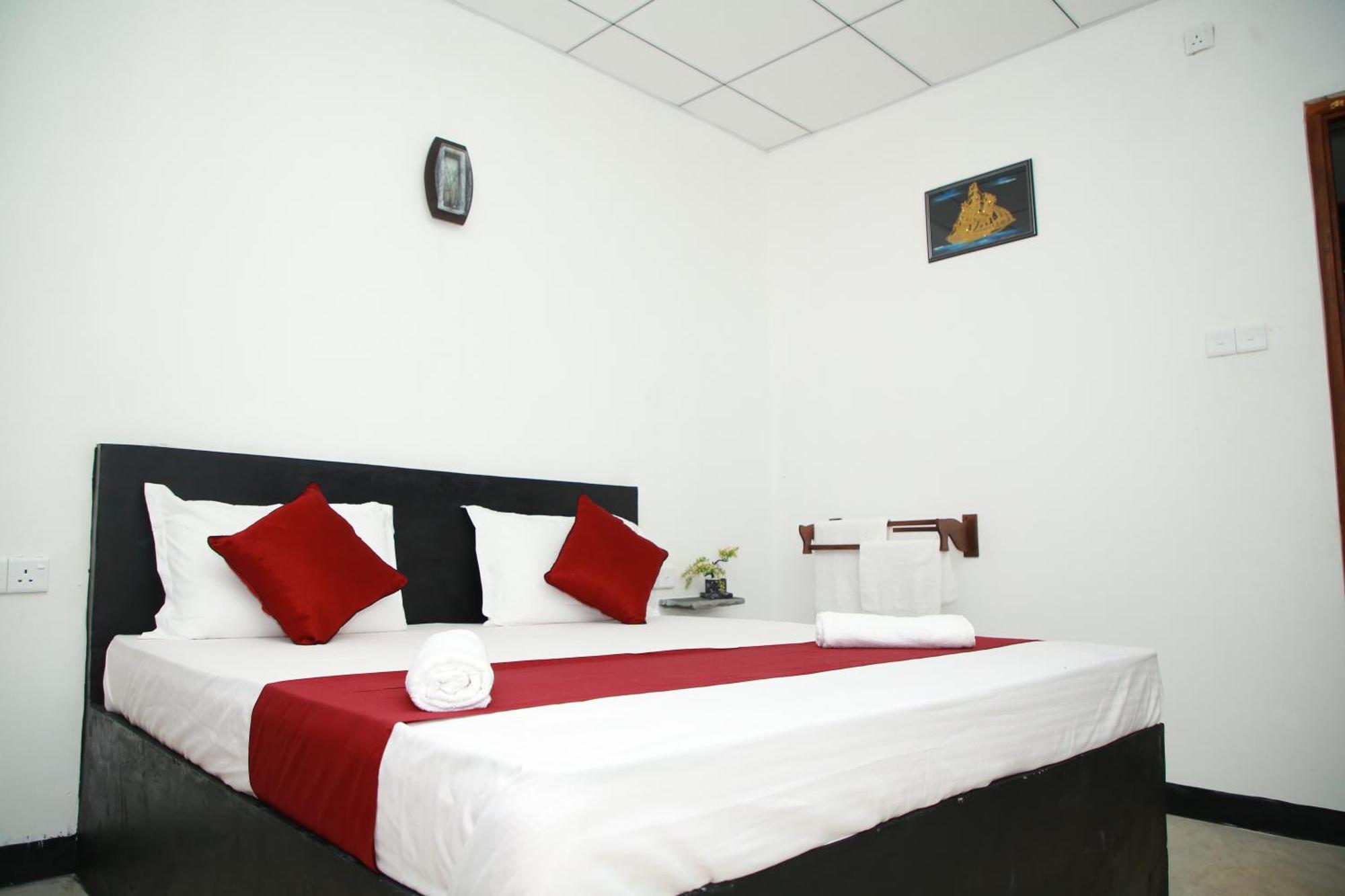 Samee Dream Guest Hotel Midigama East Exterior photo