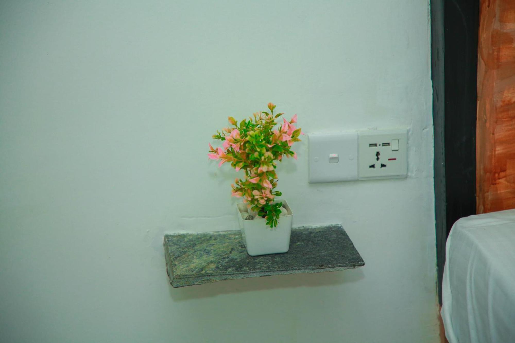 Samee Dream Guest Hotel Midigama East Exterior photo