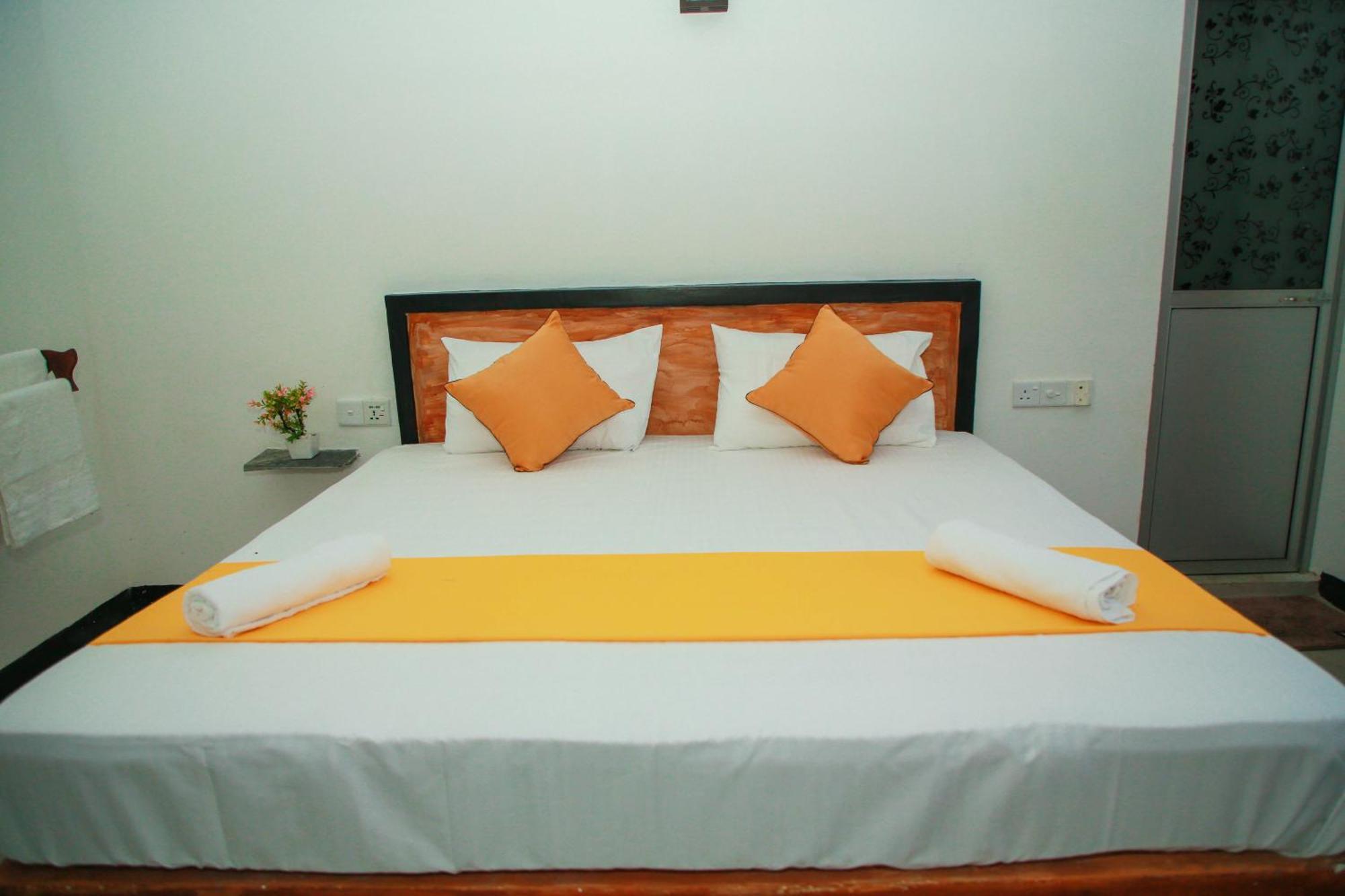 Samee Dream Guest Hotel Midigama East Exterior photo